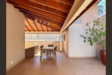 Casa de condomínio à venda com 299m², 3 quartos e 3 vagas Casa de condomínio à venda com 299m², 3 quartos e 3 vagasSala de Jantar