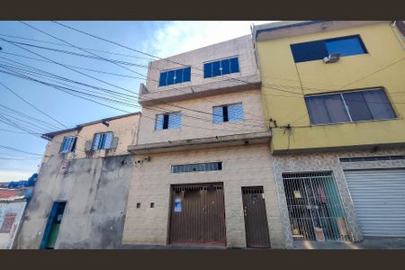 Casa para alugar com 210m², 2 quartos e 2 vagas Casa para alugar com 210m², 2 quartos e 2 vagasFachada