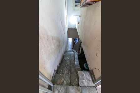 Casa para alugar com 210m², 2 quartos e 2 vagas Casa para alugar com 210m², 2 quartos e 2 vagasEscada