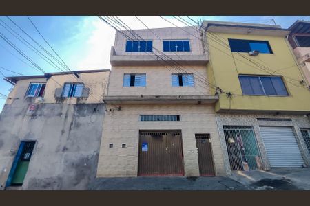 Casa para alugar com 210m², 2 quartos e 2 vagas Casa para alugar com 210m², 2 quartos e 2 vagasFachada