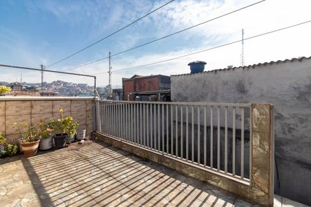 Casa para alugar com 210m², 2 quartos e 2 vagas Casa para alugar com 210m², 2 quartos e 2 vagasVaranda