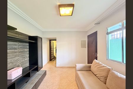 Casa para alugar com 70m², 2 quartos e sem vaga Casa para alugar com 70m², 2 quartos e sem vagaSala
