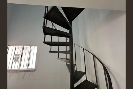Casa para alugar com 121m², 3 quartos e 4 vagasEscada