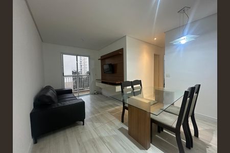 Sala de apartamento para alugar com 2 quartos, 69m² em Jardim Tupanci, Barueri