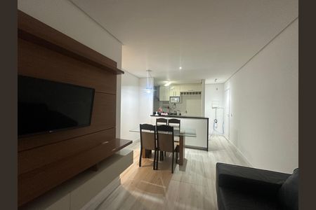 Sala de apartamento para alugar com 2 quartos, 69m² em Jardim Tupanci, Barueri