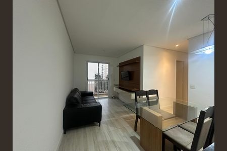 Sala de apartamento para alugar com 2 quartos, 69m² em Jardim Tupanci, Barueri
