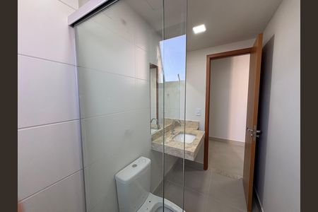 Apartamento à venda com 75m², 2 quartos e 1 vaga Apartamento à venda com 75m², 2 quartos e 1 vagaBanheiro da Suíte 2