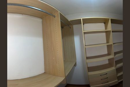 Apartamento à venda com 169m², 3 quartos e 3 vagas Apartamento à venda com 169m², 3 quartos e 3 vagasCloset da suíte 1