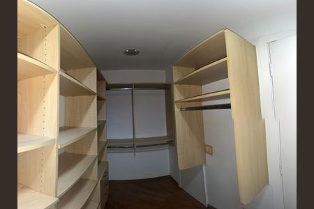 Closet da suíte 1 de apartamento para alugar com 3 quartos, 169m² em Vila Suzana, São Paulo