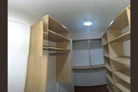Apartamento à venda com 169m², 3 quartos e 3 vagas Apartamento à venda com 169m², 3 quartos e 3 vagasCloset da suíte 1