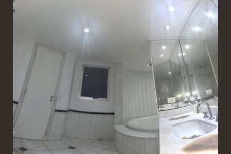Apartamento à venda com 169m², 3 quartos e 3 vagas Apartamento à venda com 169m², 3 quartos e 3 vagasBanheiro da Suíte 1