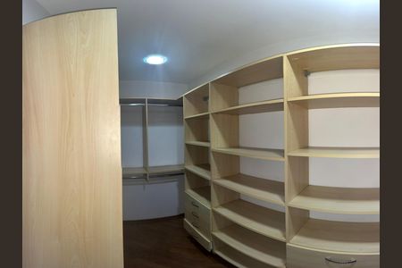 Apartamento à venda com 169m², 3 quartos e 3 vagas Apartamento à venda com 169m², 3 quartos e 3 vagasCloset da suíte 1