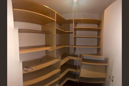 Apartamento à venda com 169m², 3 quartos e 3 vagas Apartamento à venda com 169m², 3 quartos e 3 vagasCloset da suíte 1