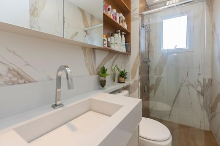 Apartamento à venda com 66m², 2 quartos e 2 vagas Apartamento à venda com 66m², 2 quartos e 2 vagasBanheiro da Suíte