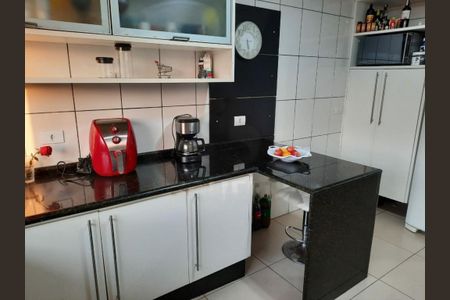 Casa à venda com 6 quartos, 240m² em Jardim Umuarama, São Paulo
