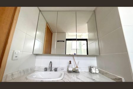 Apartamento à venda com 107m², 3 quartos e 3 vagas Apartamento à venda com 107m², 3 quartos e 3 vagasBanheiro da Suíte 1