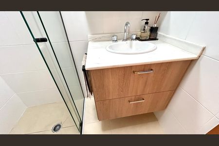 Apartamento à venda com 107m², 3 quartos e 3 vagas Apartamento à venda com 107m², 3 quartos e 3 vagasBanheiro da Suíte 2