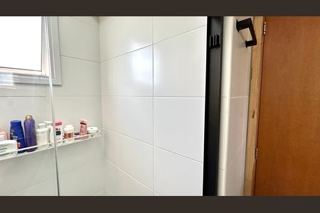 Apartamento à venda com 107m², 3 quartos e 3 vagas Apartamento à venda com 107m², 3 quartos e 3 vagasBanheiro da Suíte 1