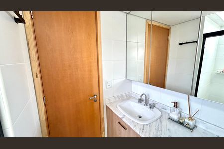 Apartamento à venda com 107m², 3 quartos e 3 vagas Apartamento à venda com 107m², 3 quartos e 3 vagasBanheiro da Suíte 1
