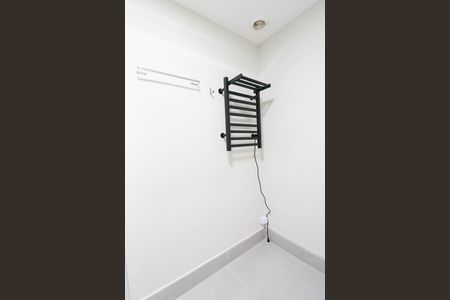 Banheiro de kitnet/studio para alugar com 1 quarto, 27m² em Santo Amaro, São Paulo