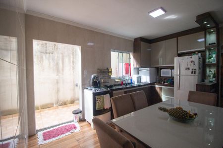 Casa para alugar com 162m², 5 quartos e 2 vagas Casa para alugar com 162m², 5 quartos e 2 vagasCozinha