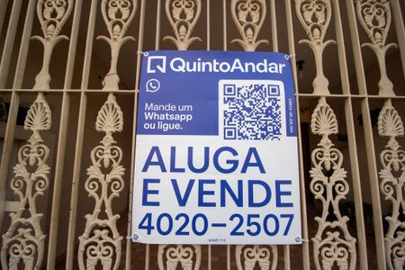 Casa para alugar com 162m², 5 quartos e 2 vagas Casa para alugar com 162m², 5 quartos e 2 vagasFachada