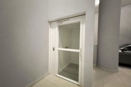 Casa de condomínio à venda com 710m², 6 quartos e 5 vagas Casa de condomínio à venda com 710m², 6 quartos e 5 vagasElevador