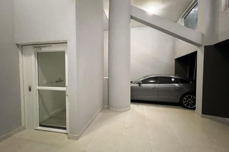 Casa de condomínio à venda com 710m², 6 quartos e 5 vagas Casa de condomínio à venda com 710m², 6 quartos e 5 vagasGaragem 1