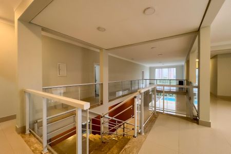Casa de condomínio à venda com 710m², 6 quartos e 5 vagas Casa de condomínio à venda com 710m², 6 quartos e 5 vagasHall social