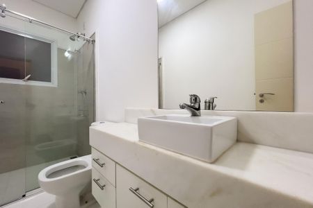 Casa de condomínio à venda com 710m², 6 quartos e 5 vagas Casa de condomínio à venda com 710m², 6 quartos e 5 vagasBanheiro da Suíte terrea