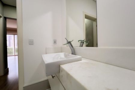 Casa de condomínio à venda com 710m², 6 quartos e 5 vagas Casa de condomínio à venda com 710m², 6 quartos e 5 vagasBanheiro da Suíte 4