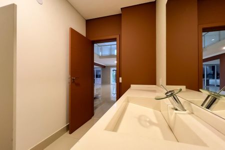 Casa de condomínio à venda com 710m², 6 quartos e 5 vagas Casa de condomínio à venda com 710m², 6 quartos e 5 vagasLavabo