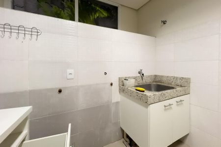 Casa de condomínio à venda com 710m², 6 quartos e 5 vagas Casa de condomínio à venda com 710m², 6 quartos e 5 vagasÁrea de Serviço