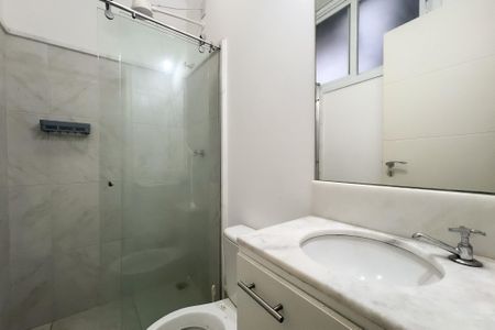 Casa de condomínio à venda com 710m², 6 quartos e 5 vagas Casa de condomínio à venda com 710m², 6 quartos e 5 vagasBanheiro de serviço