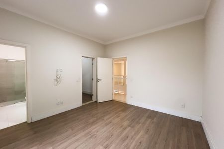 Casa de condomínio à venda com 710m², 6 quartos e 5 vagas Casa de condomínio à venda com 710m², 6 quartos e 5 vagasSuíte 2
