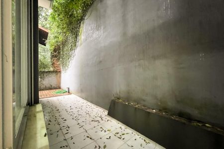 Casa de condomínio à venda com 710m², 6 quartos e 5 vagas Casa de condomínio à venda com 710m², 6 quartos e 5 vagasVista da Suíte terrea