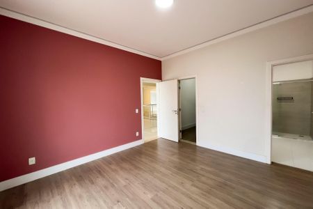 Casa de condomínio à venda com 710m², 6 quartos e 5 vagas Casa de condomínio à venda com 710m², 6 quartos e 5 vagasSuíte 3
