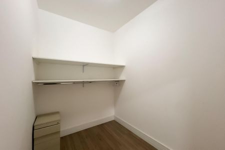 Casa de condomínio à venda com 710m², 6 quartos e 5 vagas Casa de condomínio à venda com 710m², 6 quartos e 5 vagasCloset da suíte 2