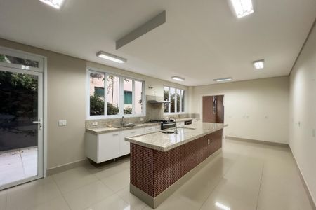 Casa de condomínio à venda com 710m², 6 quartos e 5 vagas Casa de condomínio à venda com 710m², 6 quartos e 5 vagasCozinha