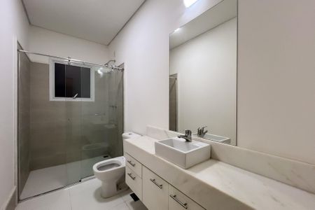 Casa de condomínio à venda com 710m², 6 quartos e 5 vagas Casa de condomínio à venda com 710m², 6 quartos e 5 vagasBanheiro da Suíte terrea