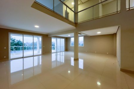 Casa de condomínio à venda com 710m², 6 quartos e 5 vagas Casa de condomínio à venda com 710m², 6 quartos e 5 vagasSala