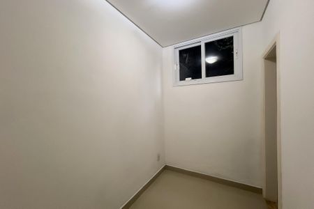 Casa de condomínio à venda com 710m², 6 quartos e 5 vagas Casa de condomínio à venda com 710m², 6 quartos e 5 vagasQuarto de Serviço