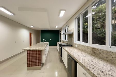 Casa de condomínio à venda com 710m², 6 quartos e 5 vagas Casa de condomínio à venda com 710m², 6 quartos e 5 vagasCozinha