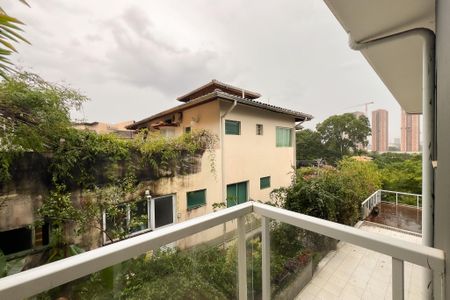 Casa de condomínio à venda com 710m², 6 quartos e 5 vagas Casa de condomínio à venda com 710m², 6 quartos e 5 vagasVista da Suíte 2