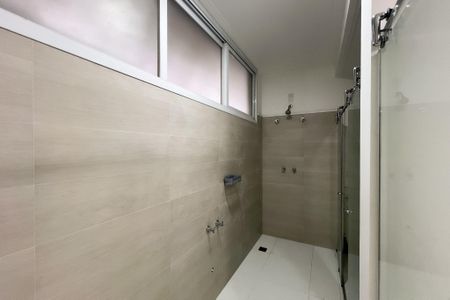 Casa de condomínio à venda com 710m², 6 quartos e 5 vagas Casa de condomínio à venda com 710m², 6 quartos e 5 vagasBanheiro da Suíte 1