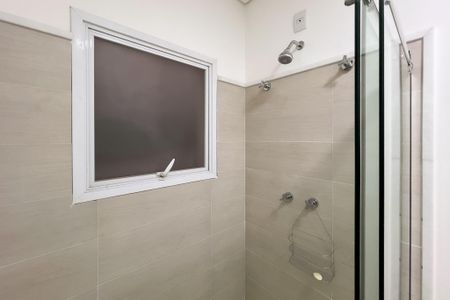 Casa de condomínio à venda com 710m², 6 quartos e 5 vagas Casa de condomínio à venda com 710m², 6 quartos e 5 vagasBanheiro da Suíte terrea