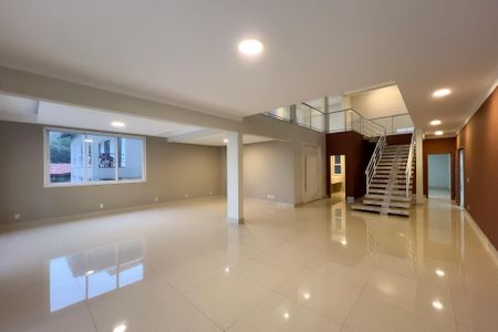 Casa de condomínio à venda com 710m², 6 quartos e 5 vagas Casa de condomínio à venda com 710m², 6 quartos e 5 vagasSala