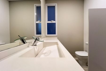 Casa de condomínio à venda com 710m², 6 quartos e 5 vagas Casa de condomínio à venda com 710m², 6 quartos e 5 vagasLavabo