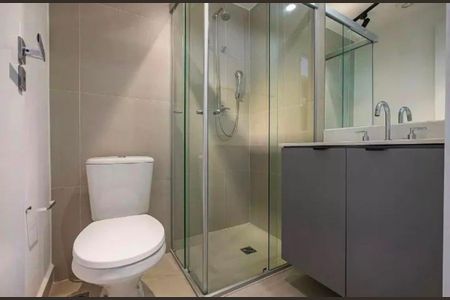 Banheiro de kitnet/studio à venda com 1 quarto, 25m² em Pinheiros, São Paulo