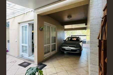 Garagem de casa à venda com 3 quartos, 145m² em Sarandi, Porto Alegre